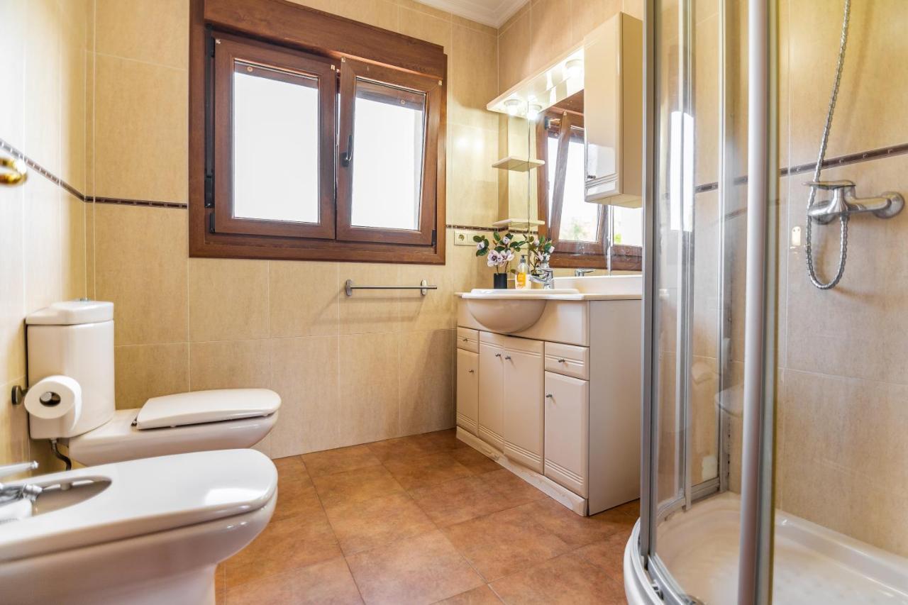 Apartamentos Privados Con Jardin Y Barbacoa Compartida En Laredo Kültér fotó